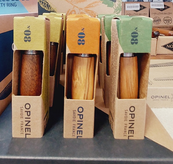 Large choix de couteaux Opinel!